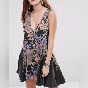 Free People Backyard Party Printed Tunic Dress size m Black Multicolor Floral